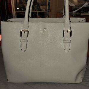Kate Spade Cove Street Airel tote bag in a light grey Color